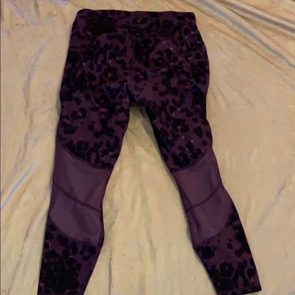 Women's Leopard Print Contour Highwaisted leggings - Picture 4 of 7